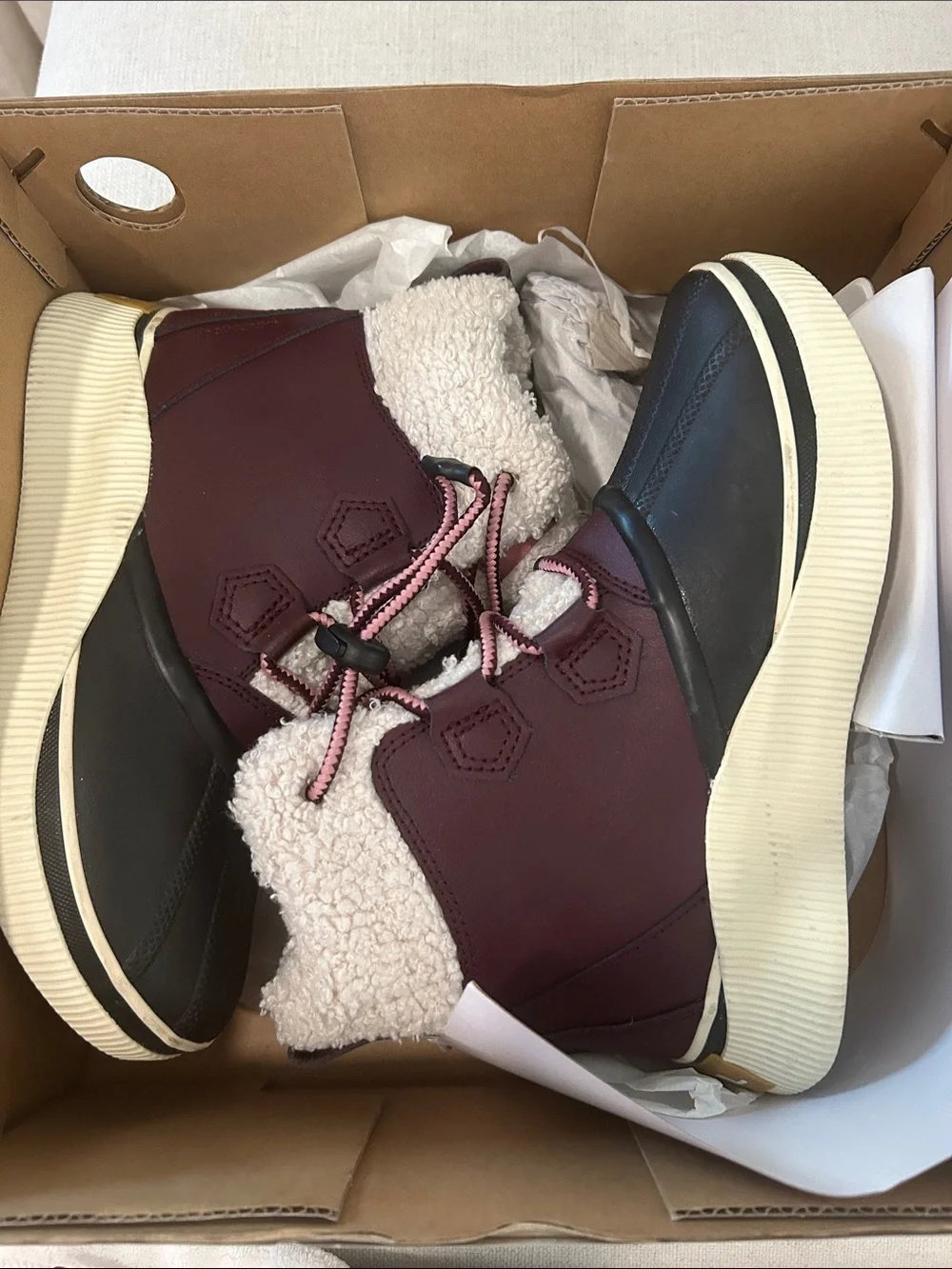 Sorel Out N About IV Chillz Big Kids boots, plum/black colorway, Size 6, NWOT